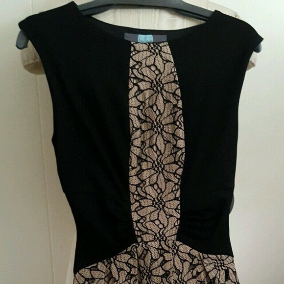 Eva Franco Black Fit-Flare WITH FLORAL LACE - Picture 3 of 4